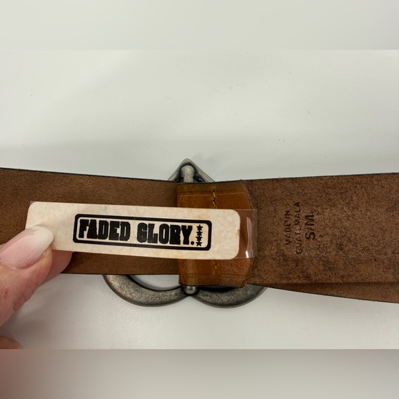 Heart Buckle Brown Leather Belt - Picture 5 of 5